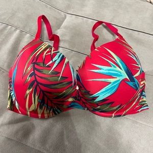 32DD Victoria’s Secret push up bra